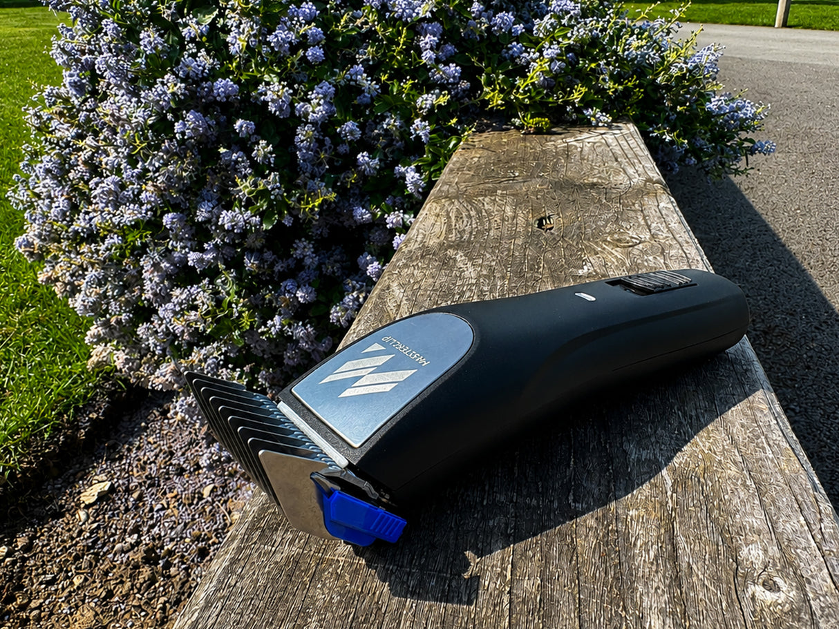 Cordless PRO A5 Dog Clipper with Number 10 Blade - Powerful Everyday Professional Clipper