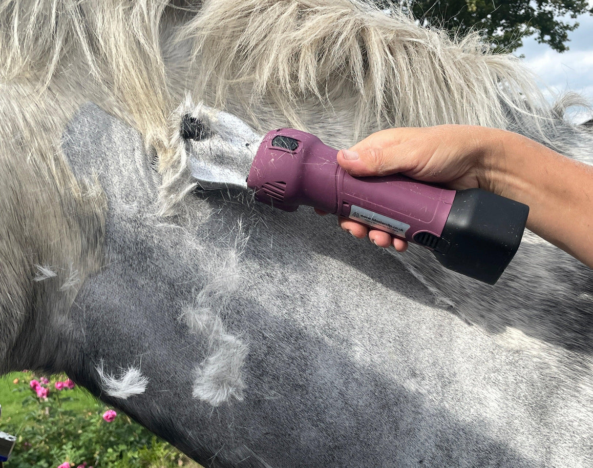 Ex-Demo Cordless HD Roamer Horse Clipper - Masterclip