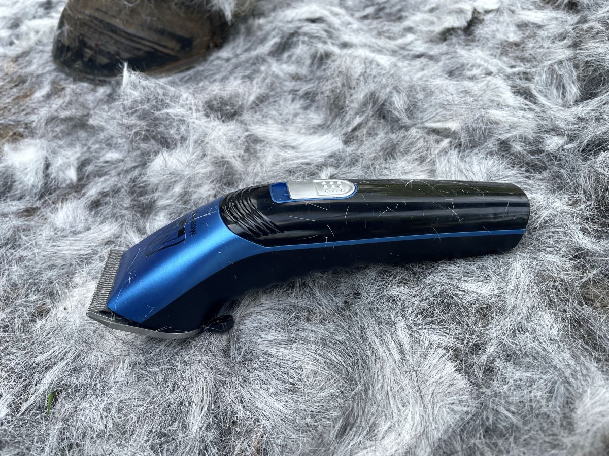 Ex-Demo Showmate II Cordless Horse Trimmer - Blue