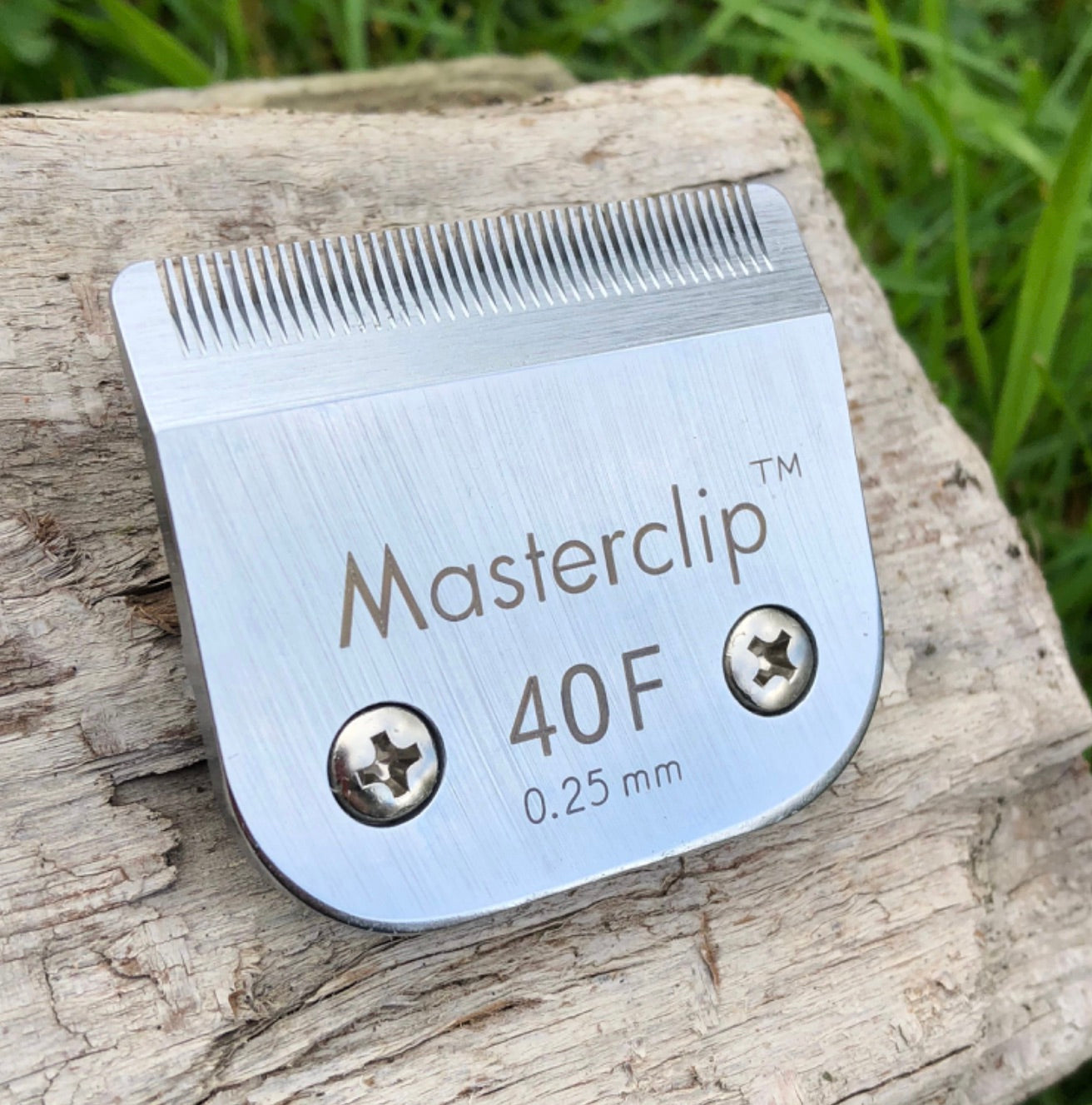 A close up of the A5 40F clipper blade for dog grooming