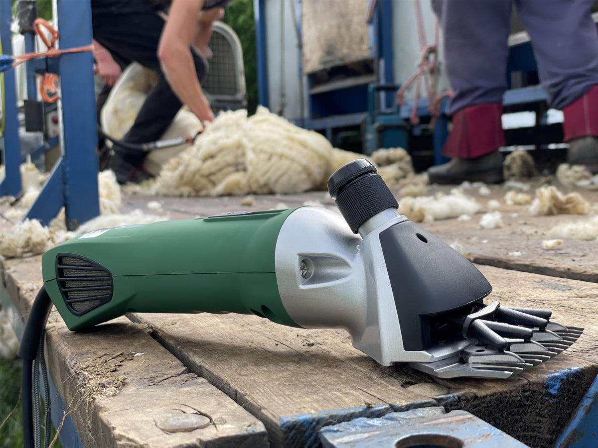 Ex-Demo Ewe 2000 Sheep Shearing Clipper | Green