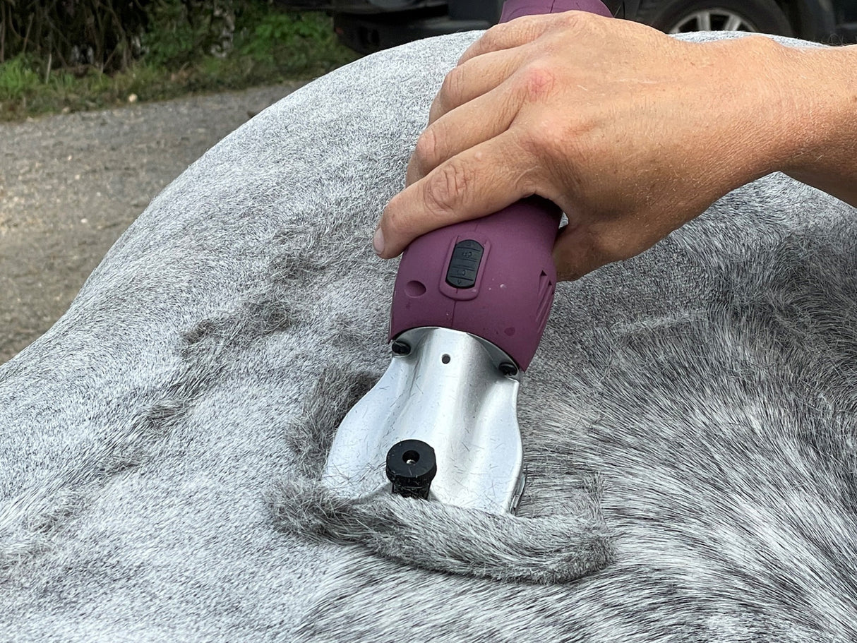HD Roamer & MAX Ultimate Cordless Horse Clipping Combo