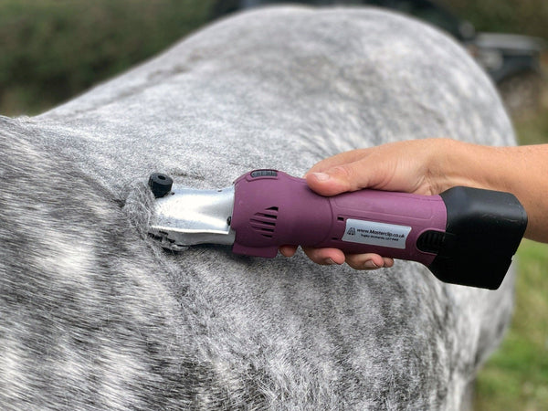 Warehouse Damaged (NEW) Masterclip HD Roamer Cordless Horse Clipper