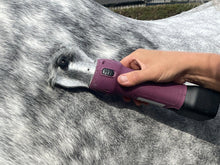 Load image into Gallery viewer, Clipping the shoulders of the horse with the HD Roamer Horse clipper