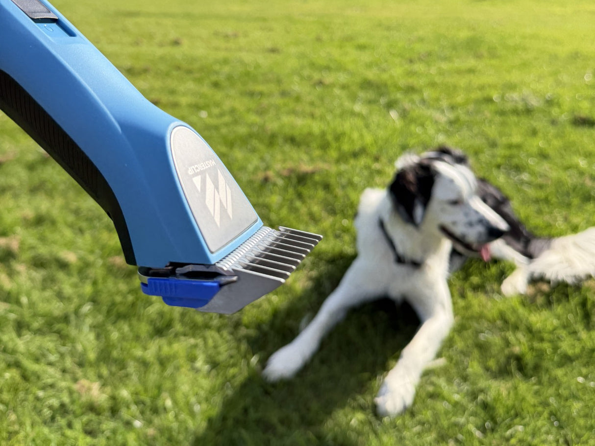 Cordless MAX A5 Dog Clippers with Number 10 Blade & 2 Bateries - Premium All-Day Professional Cordless Clipper