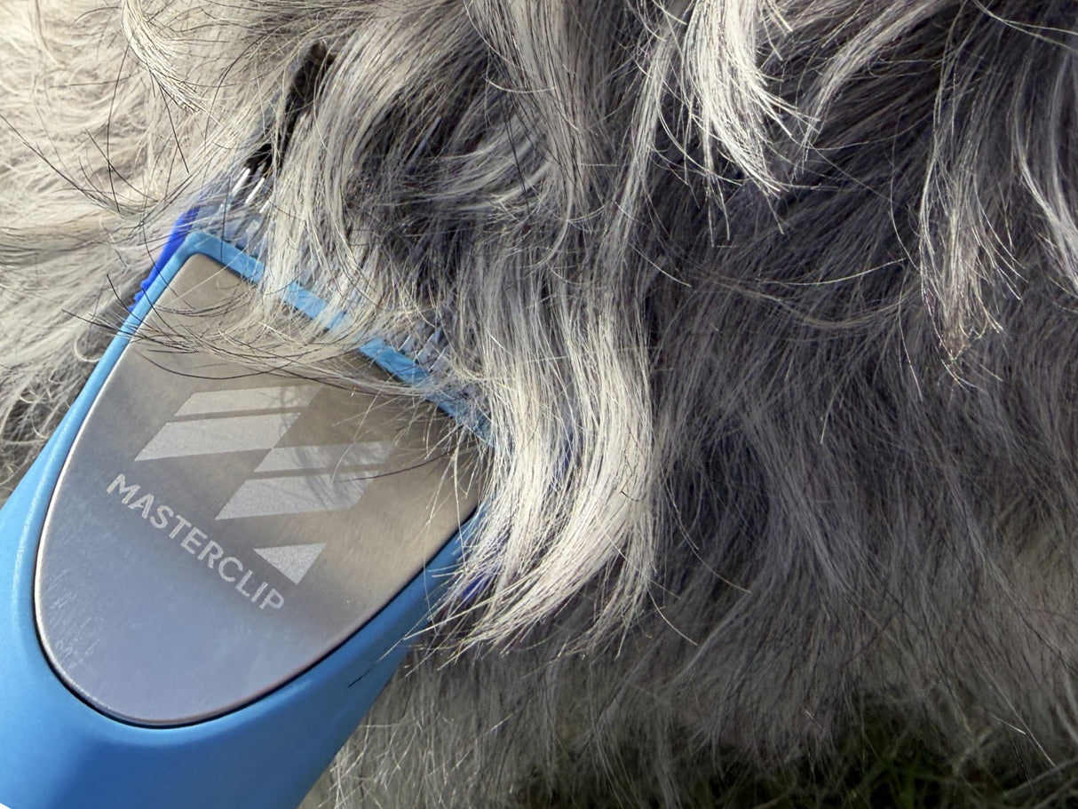 Cordless MAX A5 Dog Clippers with Number 10 Blade & 2 Bateries - Premium All-Day Professional Cordless Clipper