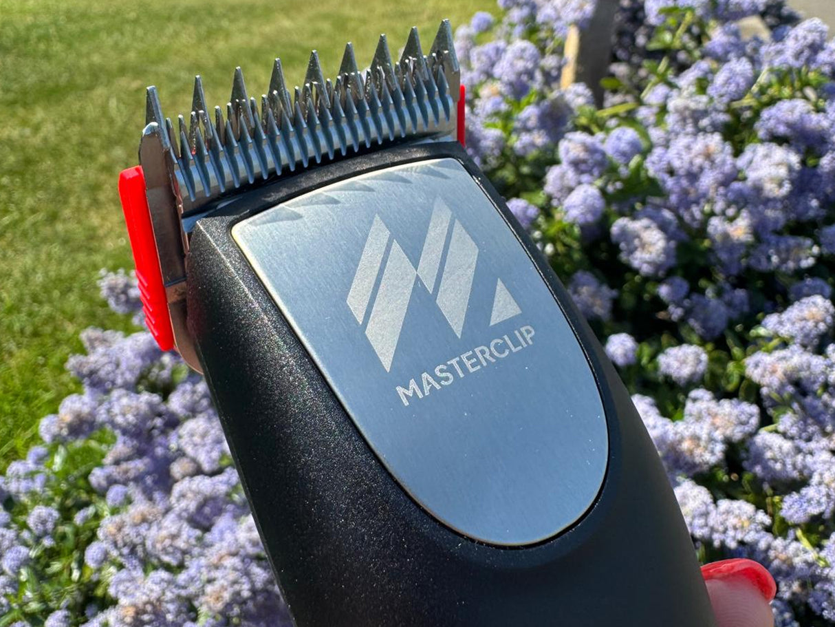 Cordless PRO A5 Dog Clipper with Number 10 Blade, 4 Metal Comb Guides & 2 Batteries - Powerful Everyday Professional Clipper